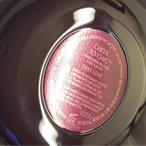 NEW Charlotte Tilbury CHEEK TO CHIC—FIRST LOVE Two-tone peach powder blusher - Picture 7 of 10